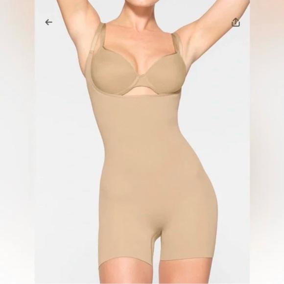 SKIMS Open Bust Shortie Bodysuit NWOT - Picture 1 of 4